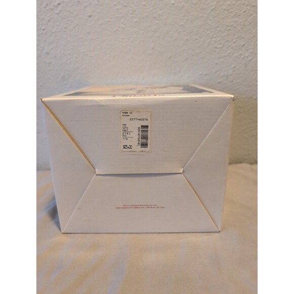 New Dillard’s Angel and Baby Musical Figurine 6" Christmas Decoration Trimmings - Picture 7 of 9